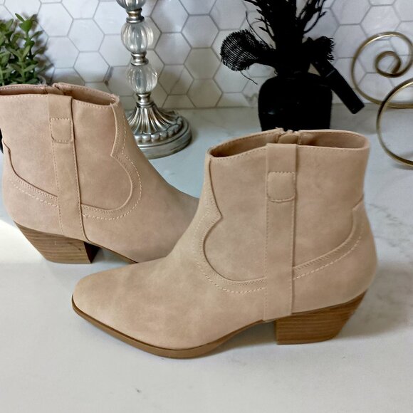 NEW! DOLCE VITA Perdue ANKLE BOOTS SZ 9 - Picture 1 of 4